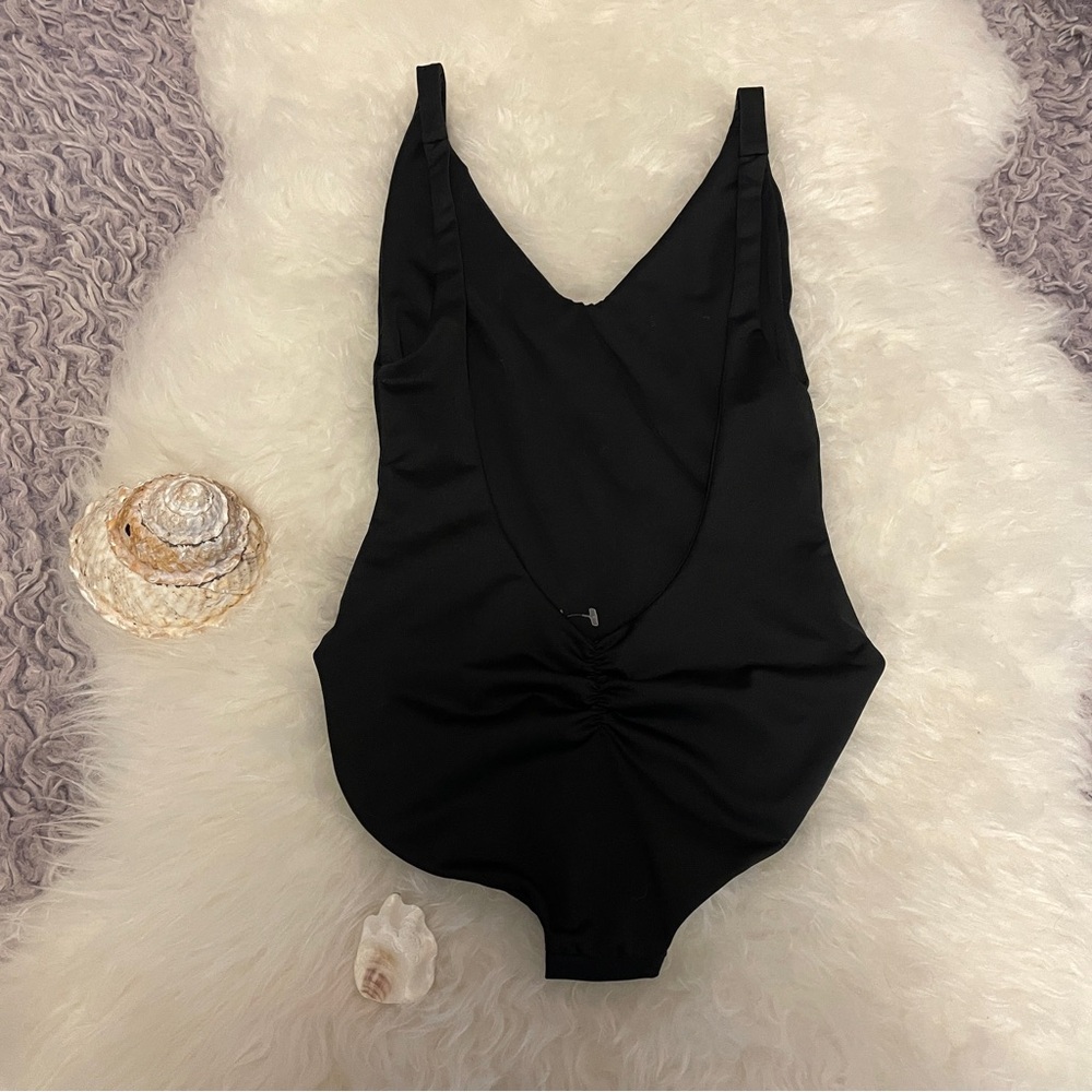 Londre Minimalist Swimsuit